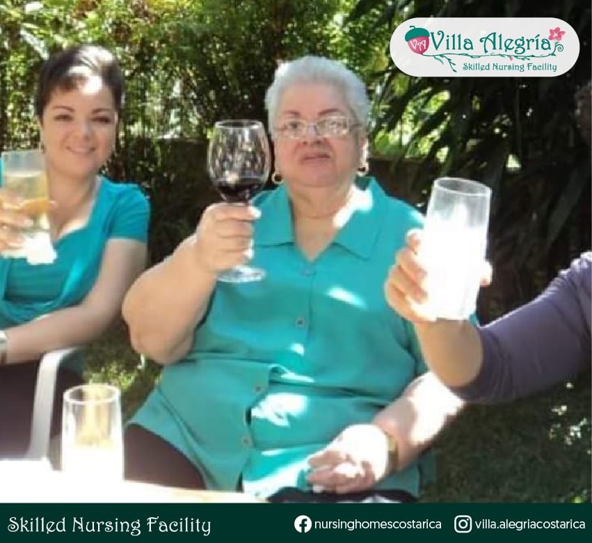 Miriam Barquero and Diana A. toasting very happily, with their characteristic charisma and happiness
